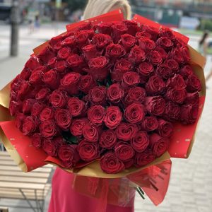 великий букет зі 101 червоної троянди фото