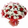 Букет «Большой подарочек» красные розы и белые хризантемы