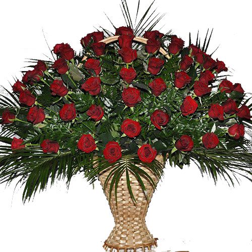Фото товара Корзина 100 роз в папоротнике в Черноморске