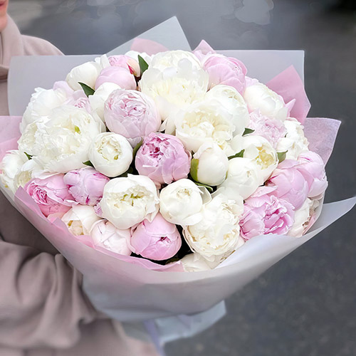 Фото товара 45 белых и розовых пионов в Черноморске